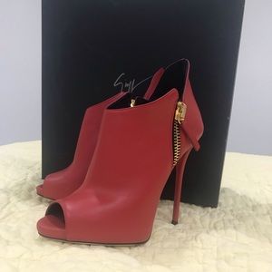 Giuseppe zanotti peep toe stiletto bootie